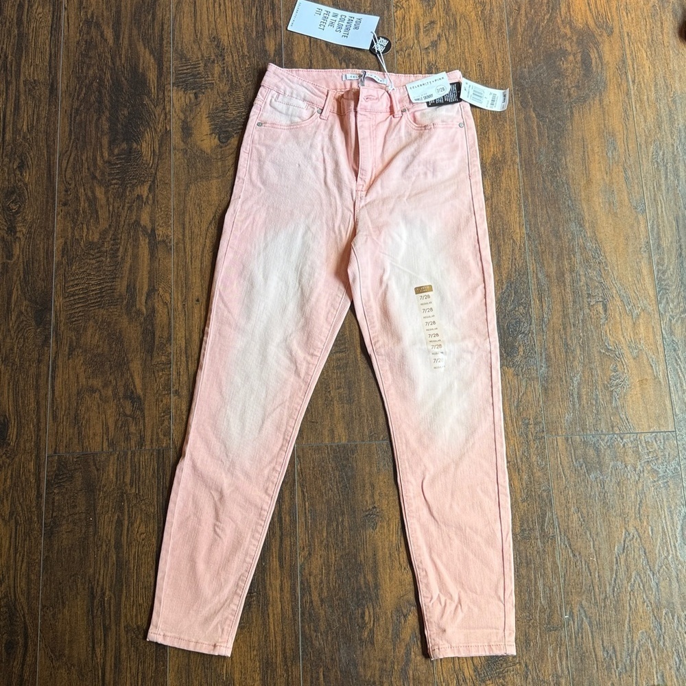 NWT Celebrity Pink Light Pink Pants Size 7 high rise ankle Skinny (J14)